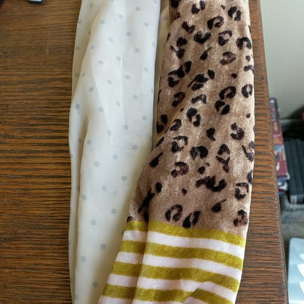 Scarf - Picture 3 of 4